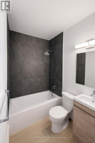 17 Louisa Street, Kitchener, ON - Indoor Photo Showing Bathroom