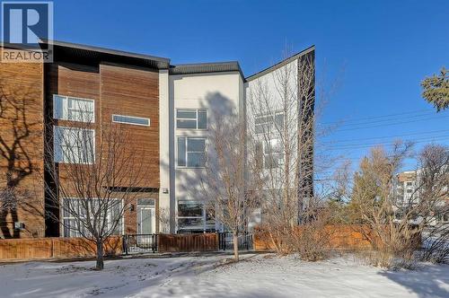 454 15 Avenue NE  Calgary, AB T2E 4Z8