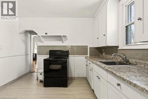 83 Haddon Avenue S, Hamilton, ON - Indoor Photo Showing Kitchen