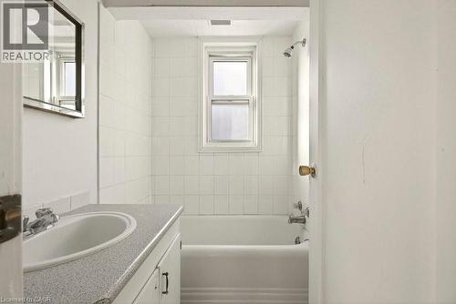 83 Haddon Avenue S, Hamilton, ON - Indoor Photo Showing Bathroom