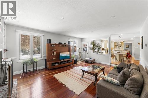 7 Templer Drive, Ancaster, ON - Indoor Photo Showing Living Room