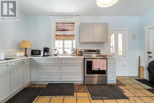 56 Grosvenor Avenue, Ottawa, ON - Indoor Photo Showing Kitchen