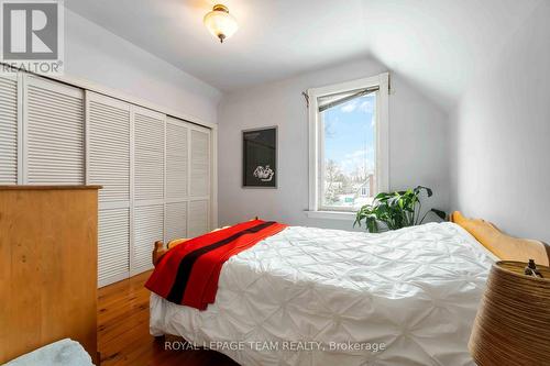 56 Grosvenor Avenue, Ottawa, ON - Indoor Photo Showing Bedroom