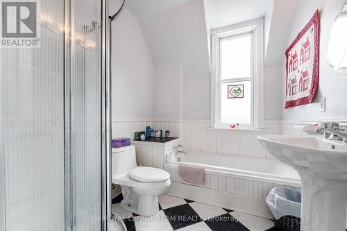 56 Grosvenor Avenue, Ottawa, ON - Indoor Photo Showing Bathroom