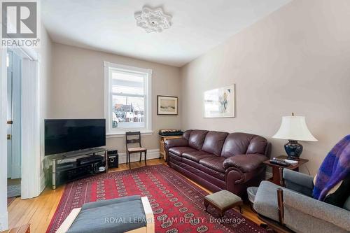 56 Grosvenor Avenue, Ottawa, ON - Indoor Photo Showing Living Room