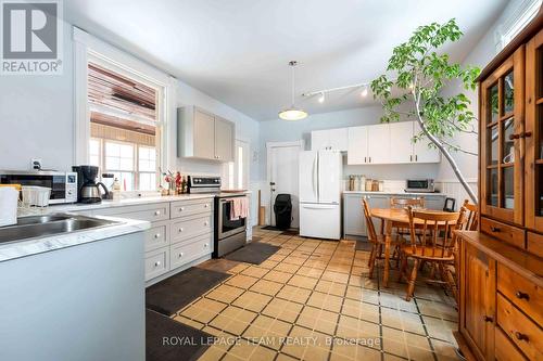 56 Grosvenor Avenue, Ottawa, ON - Indoor Photo Showing Kitchen With Double Sink