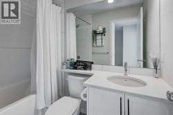 Main Bathroom - 