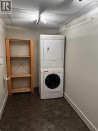 Large laundry room on 2nd level - 