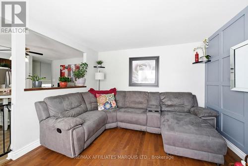 605 Twelfth Street E, Cornwall, ON - Indoor Photo Showing Living Room
