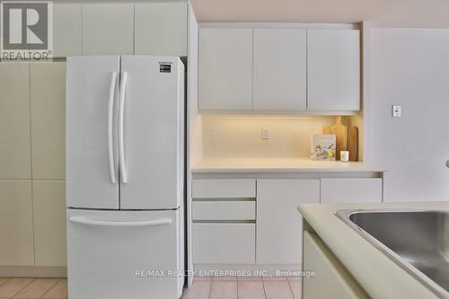 211 - 1800 The Collegeway, Mississauga, ON - Indoor Photo Showing Kitchen