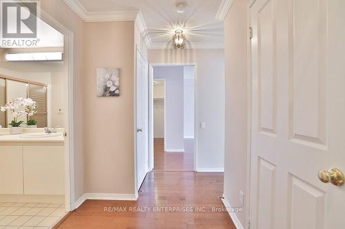 Wide hallways - 211 - 1800 The Collegeway, Mississauga, ON - Indoor