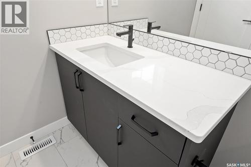 411 Yuel Crescent, Saskatoon, SK - Indoor Photo Showing Bathroom