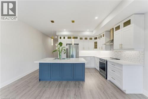 74 Melbourne Street, Hamilton, ON - Indoor Photo Showing Kitchen With Upgraded Kitchen