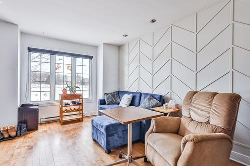 Salon - 83-9300 Rg Ste-Henriette, Mirabel, QC 