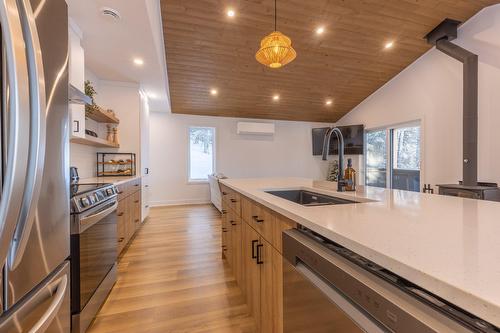 Cuisine - 240 Ch. Des Grands-Ducs, Saint-Michel-Des-Saints, QC - Indoor Photo Showing Kitchen