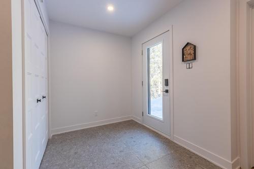 Hall d'entrée/Vestibule - 240 Ch. Des Grands-Ducs, Saint-Michel-Des-Saints, QC - Indoor Photo Showing Other Room