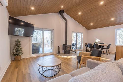 Intérieur - 240 Ch. Des Grands-Ducs, Saint-Michel-Des-Saints, QC - Indoor Photo Showing Living Room