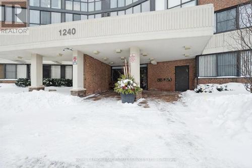 Located in College Park and Backing onto a Ravine! - 702 - 1240 Marlborough Court, Oakville, ON - Outdoor