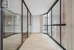 Sun-Filled Solarium Overlooking the Ravine - 