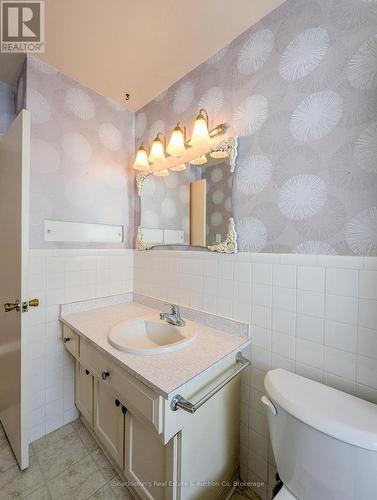 53 Sandra Avenue, Kitchener, ON - Indoor Photo Showing Bathroom