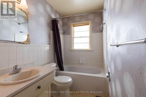 53 Sandra Avenue, Kitchener, ON - Indoor Photo Showing Bathroom