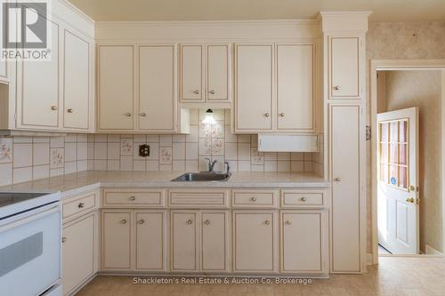 53 Sandra Avenue, Kitchener, ON - Indoor Photo Showing Kitchen