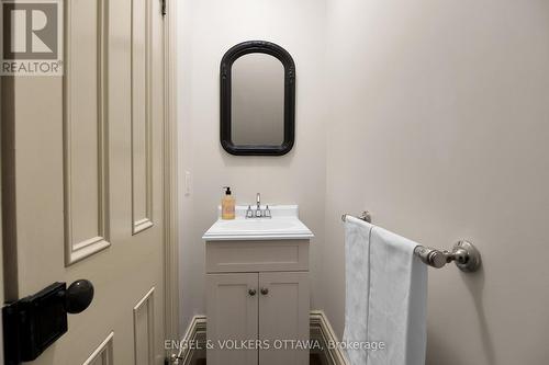 120 Boteler Street, Ottawa, ON - Indoor Photo Showing Bathroom