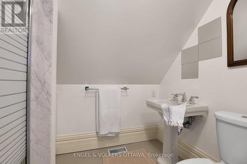 120 Boteler Street, Ottawa, ON - Indoor Photo Showing Bathroom