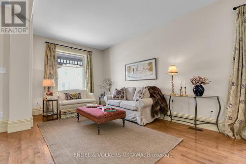 120 Boteler Street, Ottawa, ON - Indoor Photo Showing Living Room