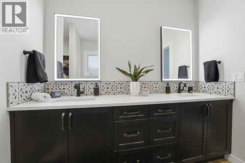 7 Thorne Place, Red Deer, AB - Indoor Photo Showing Bathroom