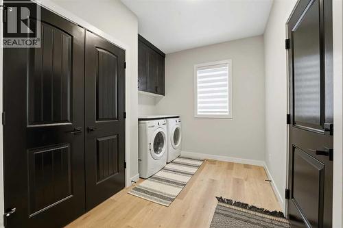 7 Thorne Place, Red Deer, AB - Indoor Photo Showing Laundry Room