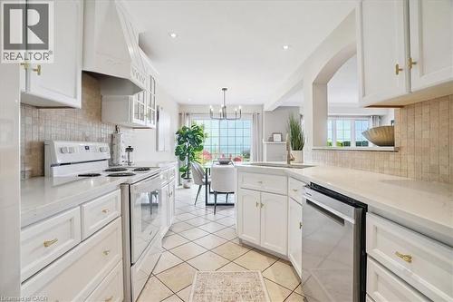 55 Edgewater Drive, Stoney Creek, ON - Indoor Photo Showing Kitchen