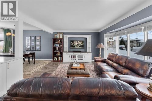 6970 Concord Crescent, Niagara Falls, ON - Indoor Photo Showing Living Room