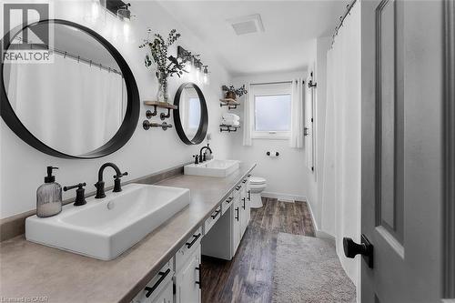 6970 Concord Crescent, Niagara Falls, ON - Indoor Photo Showing Bathroom