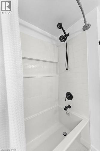 6970 Concord Crescent, Niagara Falls, ON - Indoor Photo Showing Bathroom