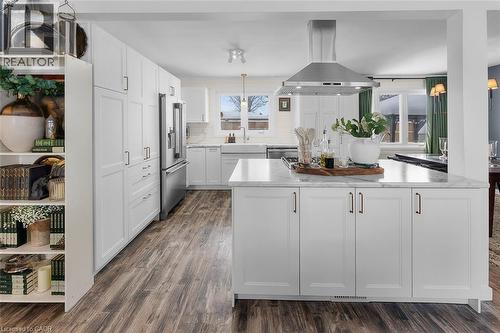 6970 Concord Crescent, Niagara Falls, ON - Indoor Photo Showing Kitchen