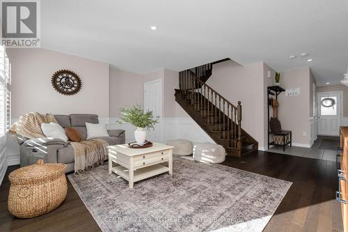 33 Westbury Way, Whitby, ON - Indoor Photo Showing Living Room