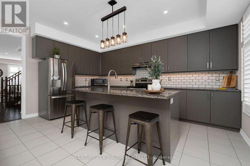 33 Westbury Way, Whitby, ON - Indoor Photo Showing Kitchen With Upgraded Kitchen