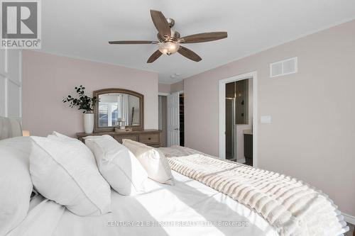 33 Westbury Way, Whitby, ON - Indoor Photo Showing Bedroom