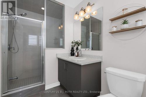 33 Westbury Way, Whitby, ON - Indoor Photo Showing Bathroom