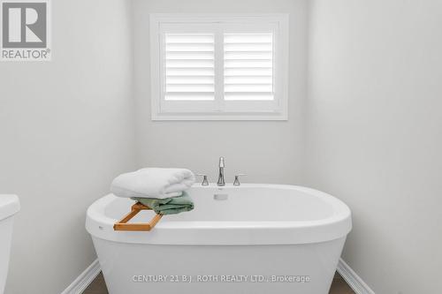 33 Westbury Way, Whitby, ON - Indoor Photo Showing Bathroom