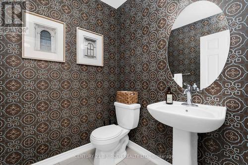 33 Westbury Way, Whitby, ON - Indoor Photo Showing Bathroom