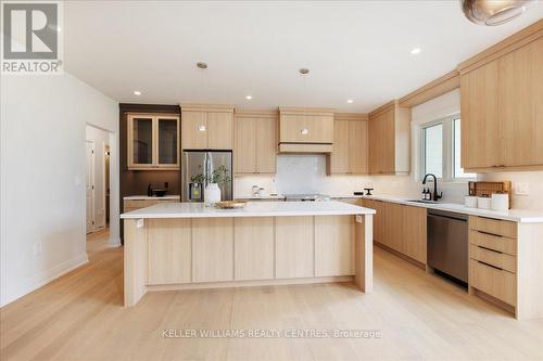 147 Lake Drive E, Georgina, ON - Indoor Photo Showing Kitchen
