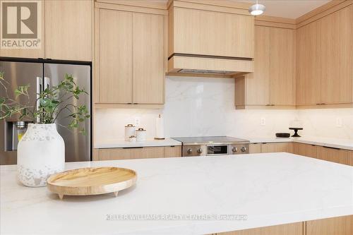 147 Lake Drive E, Georgina, ON - Indoor Photo Showing Kitchen