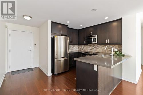 816 - 551 Maple Avenue, Burlington, ON - Indoor Photo Showing Kitchen With Upgraded Kitchen