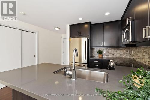 816 - 551 Maple Avenue, Burlington, ON - Indoor Photo Showing Kitchen With Upgraded Kitchen