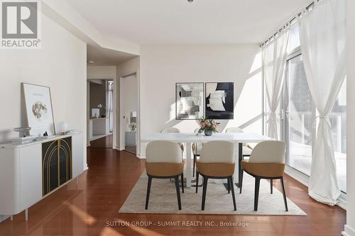Virtually staged - 816 - 551 Maple Avenue, Burlington, ON - Indoor Photo Showing Dining Room