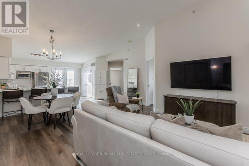 401 - 1450 Bishops Gate, Oakville, ON - Indoor Photo Showing Other Room