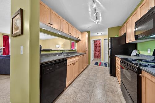 205-4767 Forsters Landing Road, Radium Hot Springs, BC - Indoor Photo Showing Kitchen With Double Sink