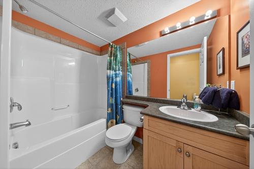 205-4767 Forsters Landing Road, Radium Hot Springs, BC - Indoor Photo Showing Bathroom